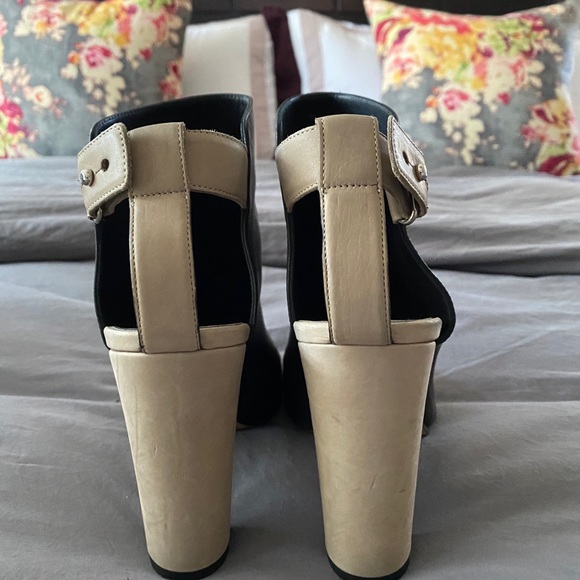 Vince Addison Block Heel Sandals - Picture 4 of 8